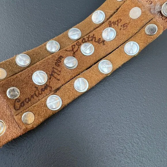 Artisan handmade leather Old button Bracelets . Costumejewelry